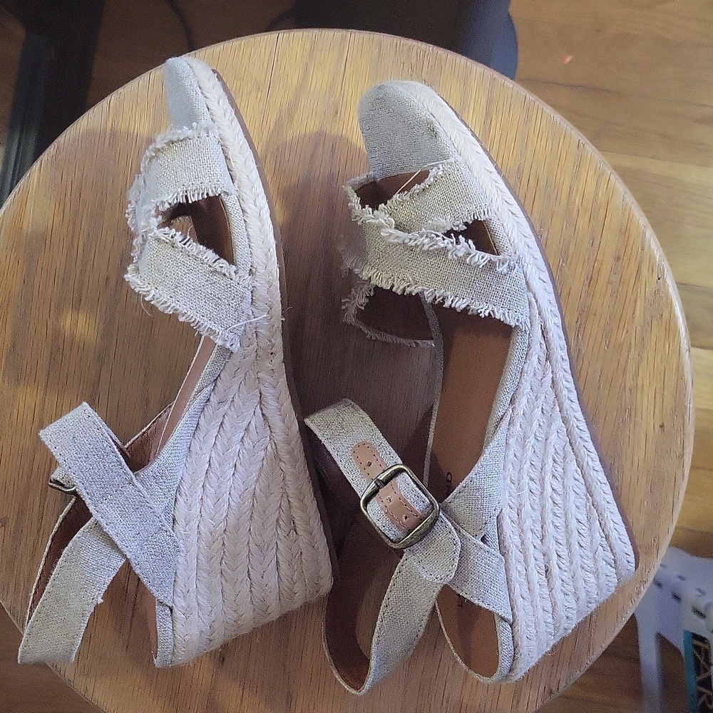 Lucky Brand Heeled Sandals - Picture 8 of 10